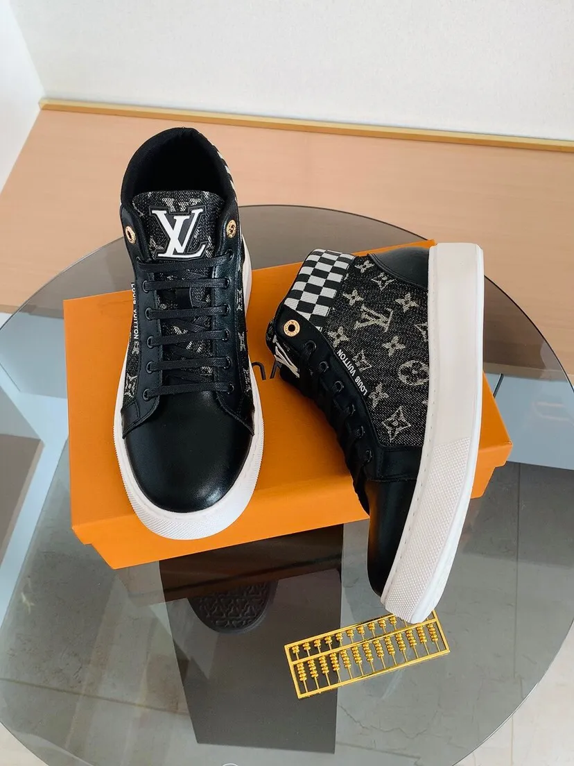 Factory price 440. [LV] Louis Vuitton's new high-top men's genuine leather casual shoes, foamed light sole. The highest version on the market, any comparison is welcome🆚! The original leather has excellent texture and is super high-end! Fetal sheep net lining imported from Italy, removable pad! Luxurious materials and fine workmanship, highly recommended! Code number: 38-44